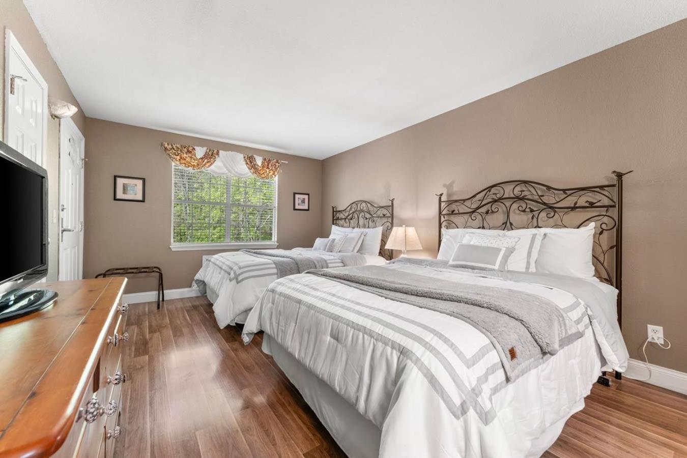 Penthouse Thousand Hills Golf Front Condo With Pool Close To 76 And Sleeps 8 Branson Exteriör bild