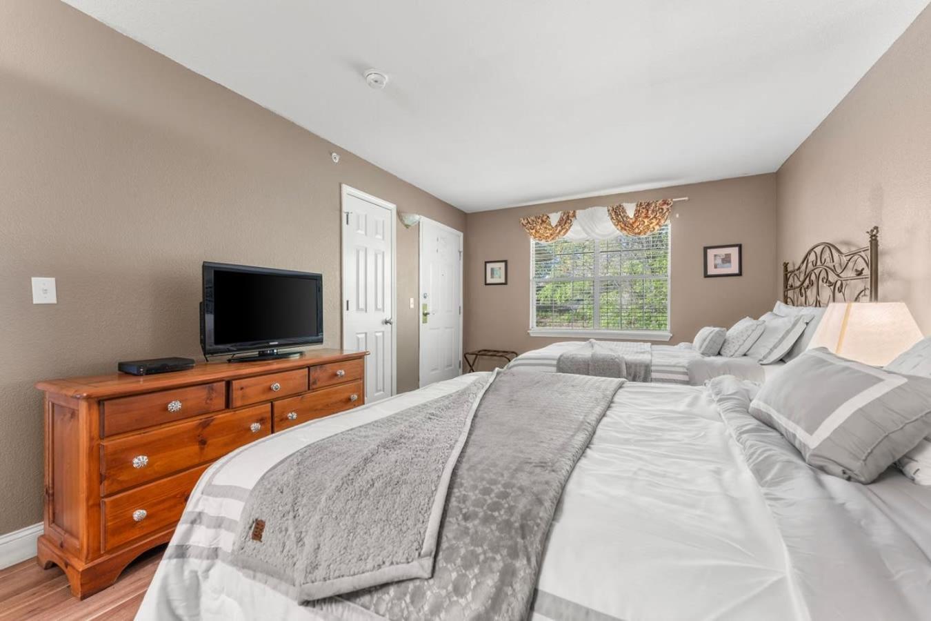 Penthouse Thousand Hills Golf Front Condo With Pool Close To 76 And Sleeps 8 Branson Exteriör bild